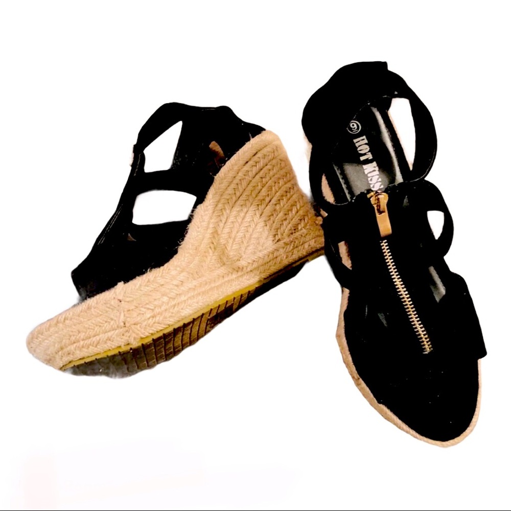 HOT MESS | Black Wedge Sandals Sz. 9